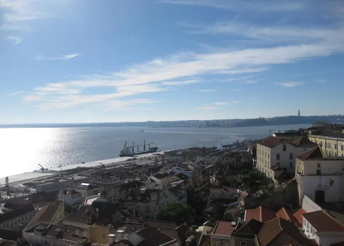 Alfama Cozy Loft Διαμέρισμα *