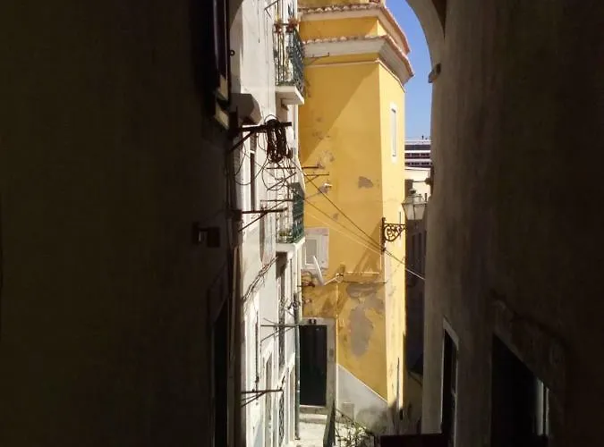 Alfama Cozy Loft Διαμέρισμα *